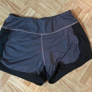 cute short in black and gray shirt in very nice condition